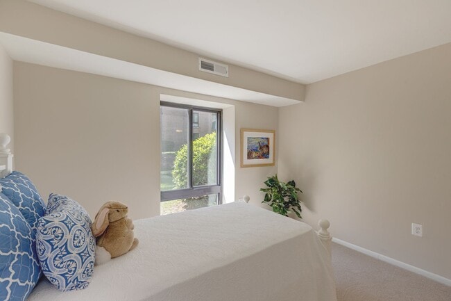 Building Photo - Lafayette Park Condominium | All Utilities Included | Pool, Tennis Court & Clubhouse