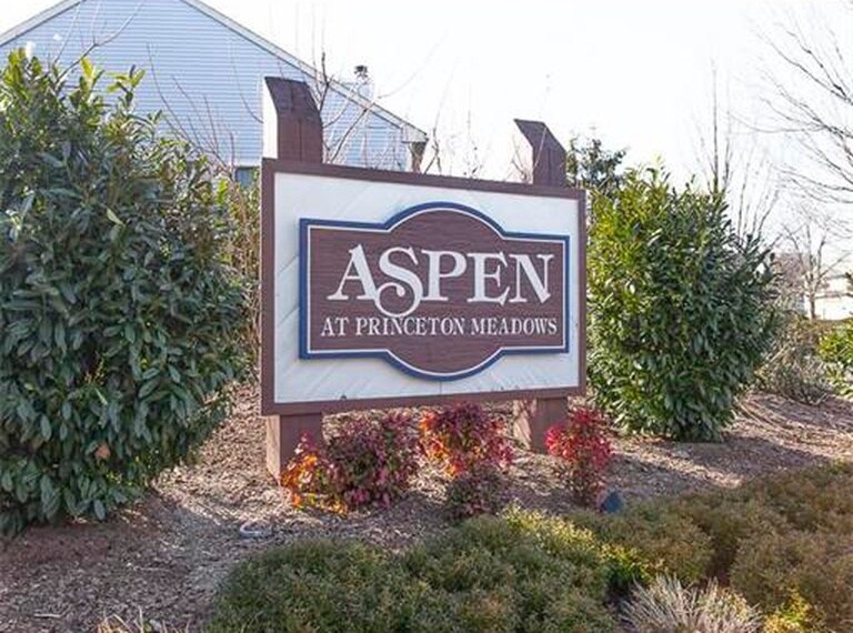 Building Photo - 2110 Aspen Dr