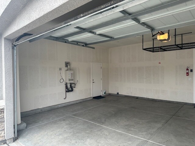 Building Photo - Gorgeous 3 Bedroom 2 Bathroom Manteca Home