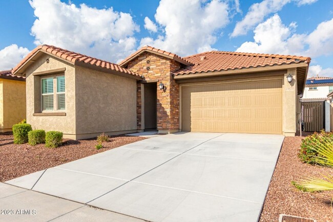 Building Photo - Stunning 3 bedroom home in Litchfield Park!