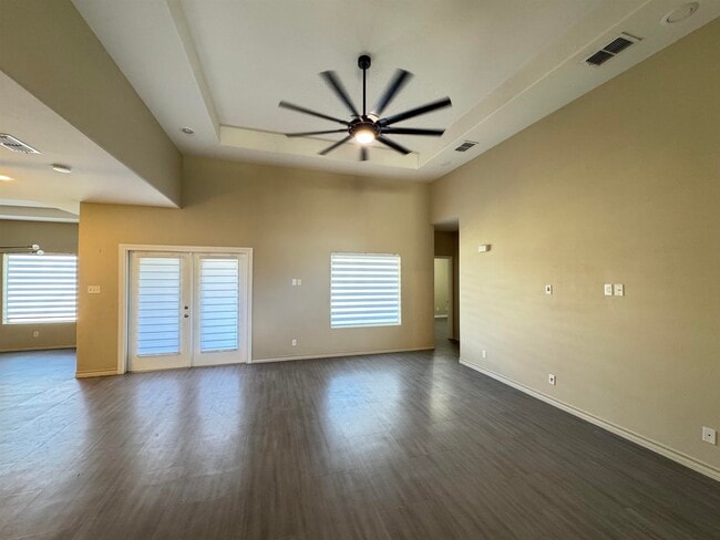 Building Photo - 120 Tranquilo Dr