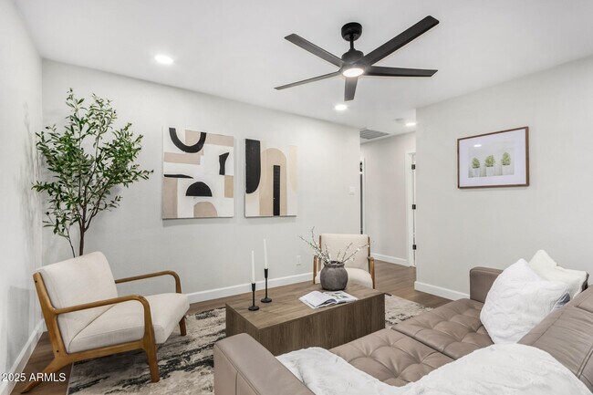 Building Photo - 6413 E Holly St