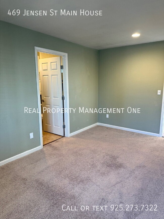 Building Photo - 469 Jensen St