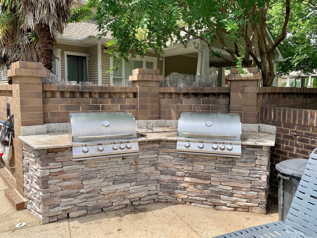 Building Photo - 525 Olmsted Park Pl