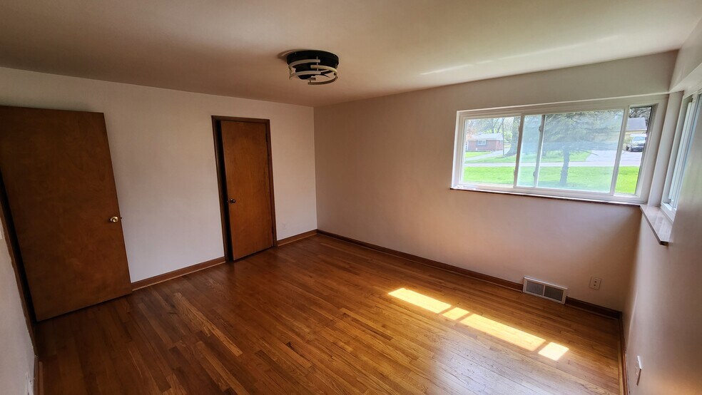 Front Bedroom - 8446 Clough Pike
