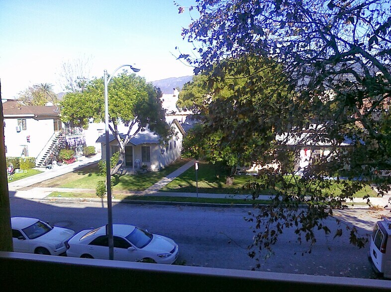 View from balcony - 424 Oak St