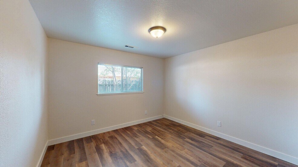 Building Photo - 173 Wayside Dr