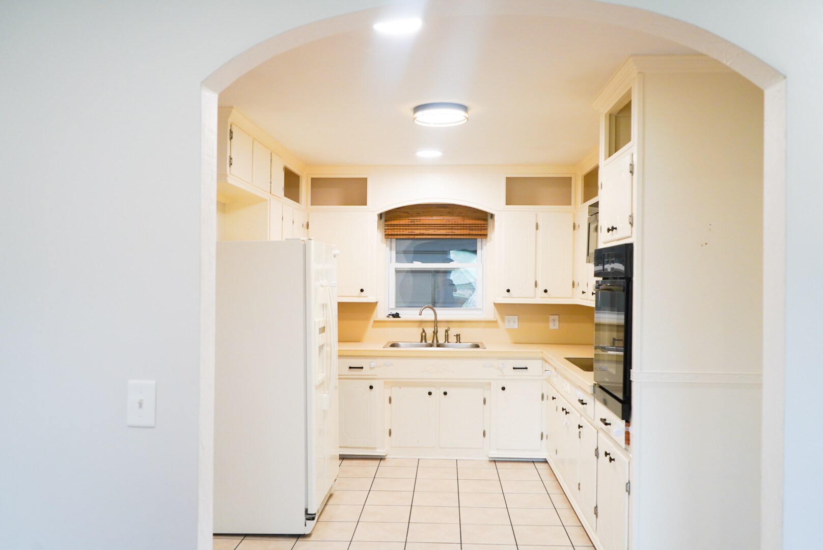 Kitchen - 735 Fisk Rd