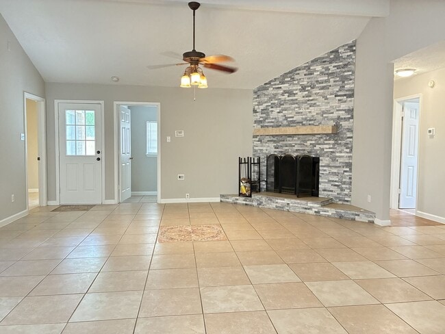 Building Photo - For Lease | 3 Bed, 2 Bath | 1,448 Sq Ft | Cypress Meadow Community |