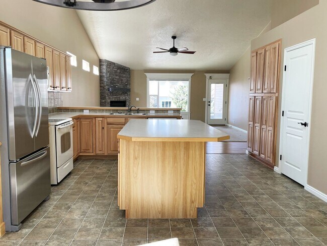 Building Photo - Beautiful 2 bed 2 bath home in the Woodbri...