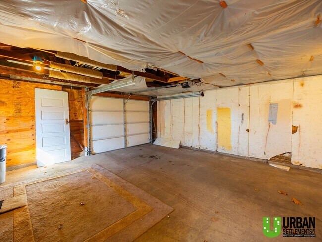 Building Photo - Charming 4-Bedroom Home with Fenced Yard, Garage & Washer/Dryer – North Spokane