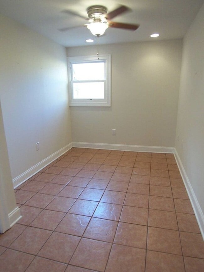 Building Photo - Updated 2BR English Basement in H Street Corridor with Off Street Parking