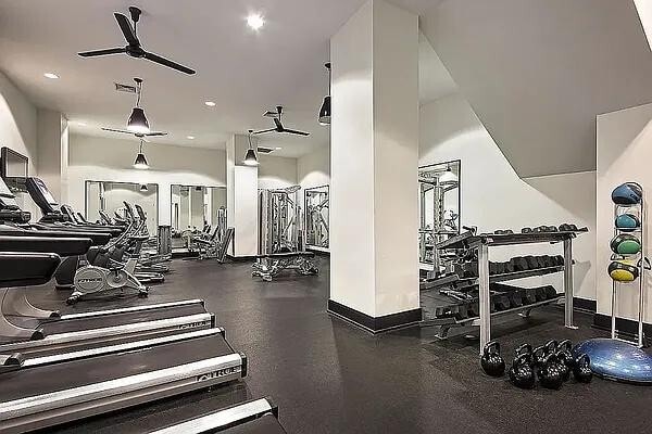 Building Photo - 540 W 28th St