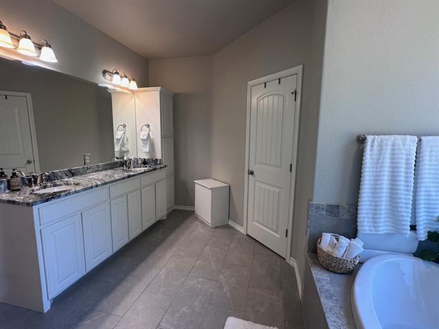 Building Photo - 3326 Windcrest Dr