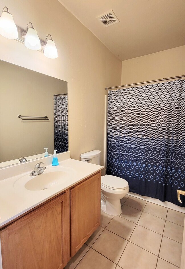 Building Photo - Pet friendly Civano home