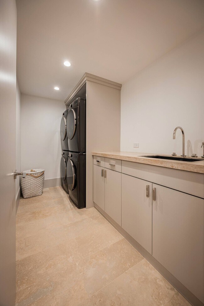 Building Photo - 492 Abrahams Path