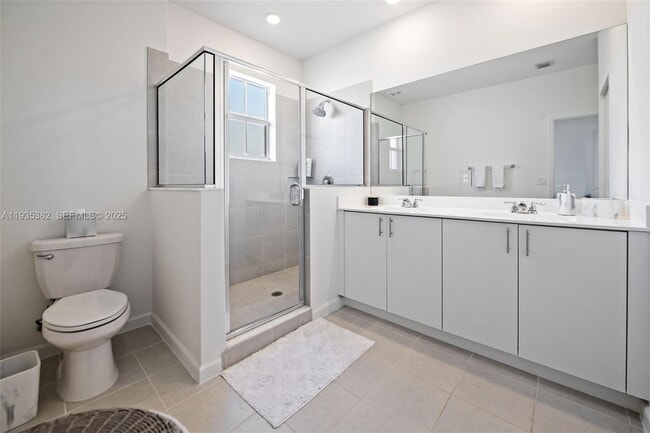 Building Photo - 2400 SE 29th St