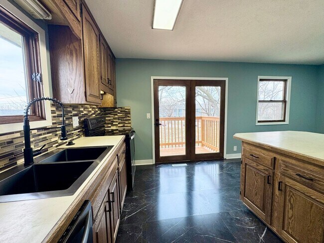 Building Photo - Remodeled 3 bed, 2 bath Millard home