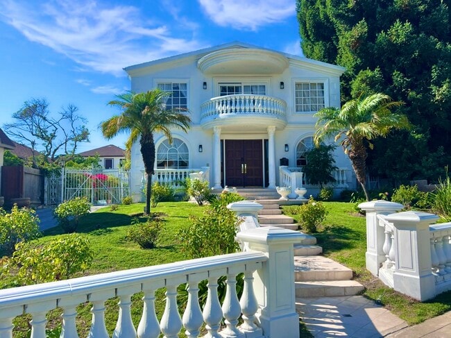 Building Photo - 921 Georgina Ave