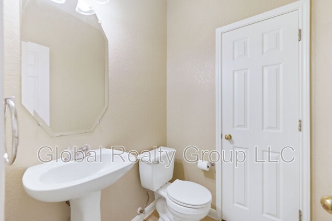 Building Photo - 20418 Cliff Park Ln