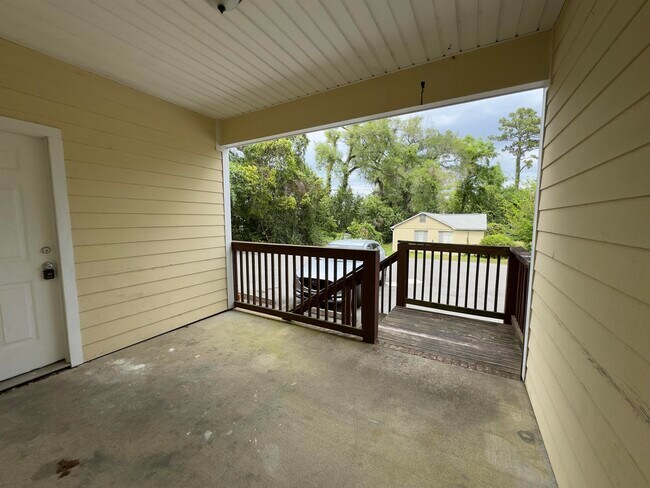 Building Photo - 1846-2 Belle Vue Way