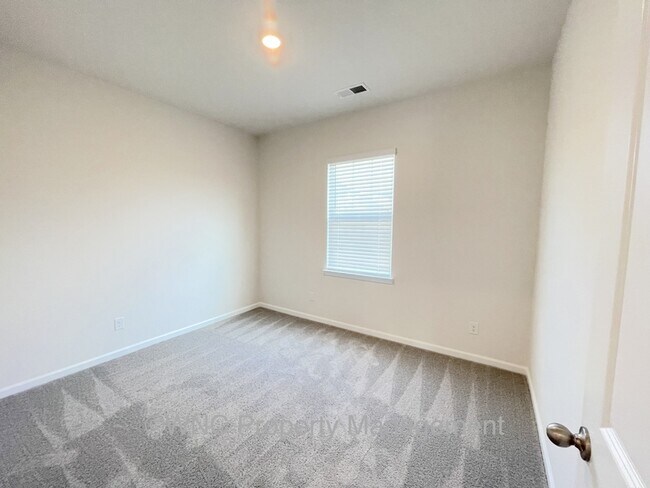 Building Photo - 134 Shorthorn Rd