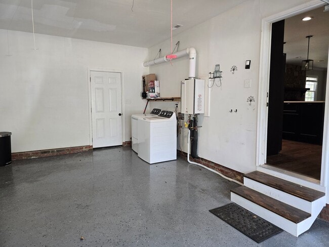 Building Photo - 3456 Regiment Dr