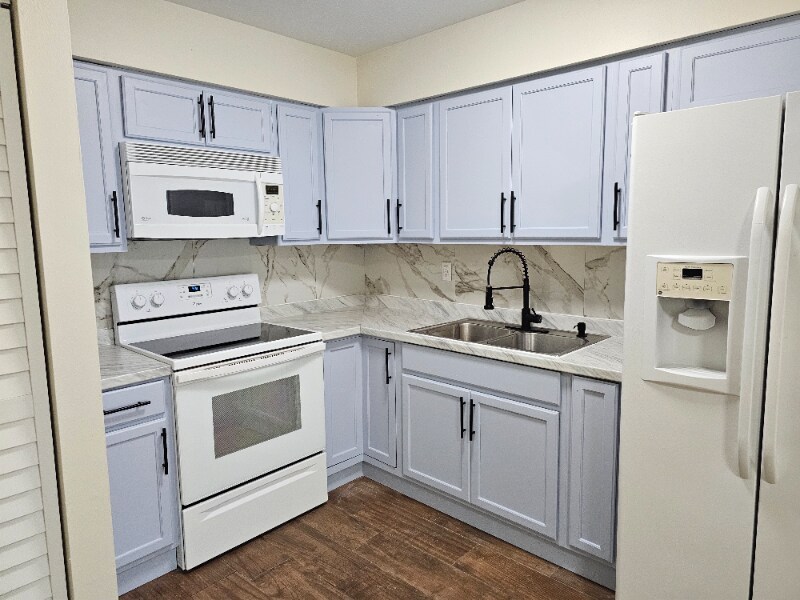 Building Photo - 3950 SE 17th Ct