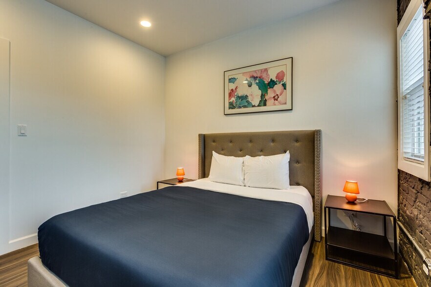 Building Photo - 706 N Racine Ave