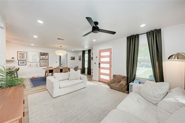 Building Photo - 1607 Sweetbriar Ave