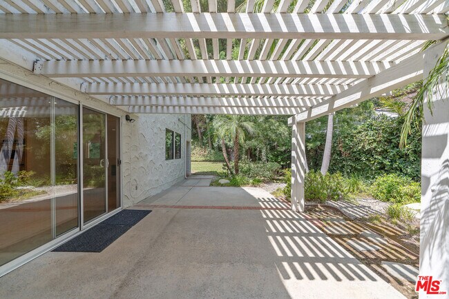 Building Photo - 23454 Park Hermosa