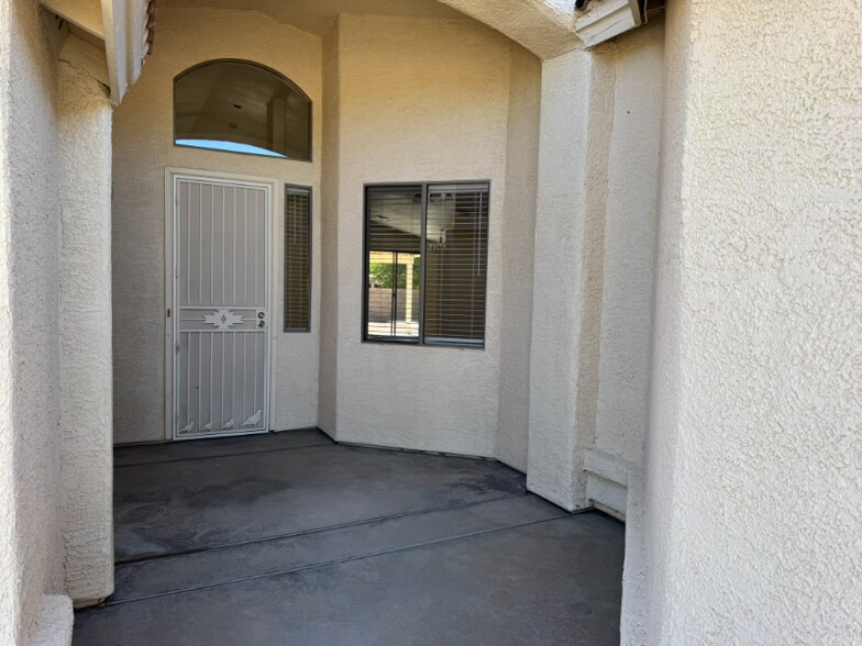 Building Photo - 8628 Esselmont Dr E