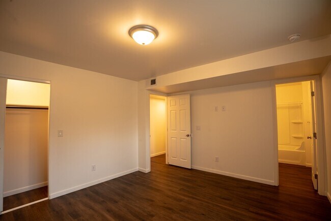 Building Photo - 1720 E Hermosa Dr