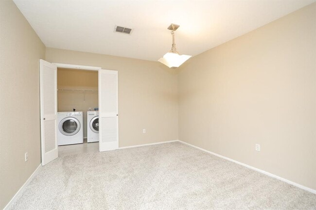 Building Photo - 15822 Whipple Tree Dr