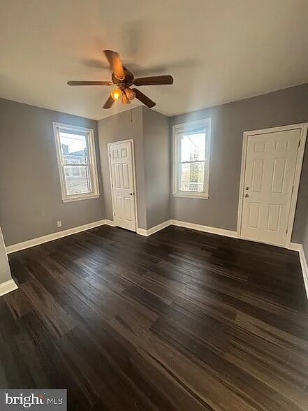 Building Photo - 1300 N Kenwood Ave