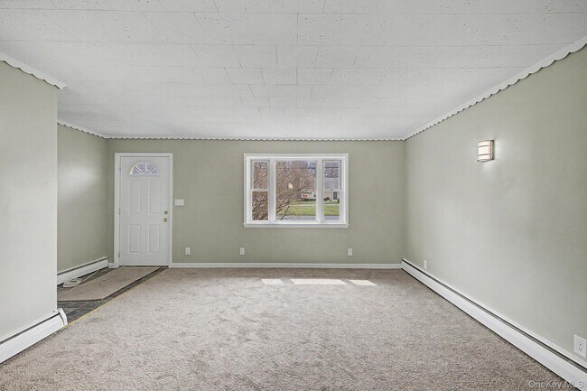 Building Photo - 2585 State Rte 55