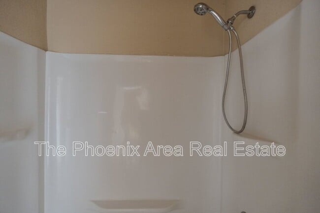 Building Photo - 2985 N Oregon St