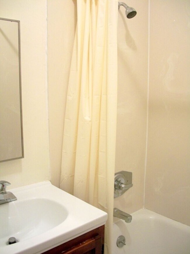 Building Photo - This unit is a Studio, with a giant kitchen room/dining space. With large closet