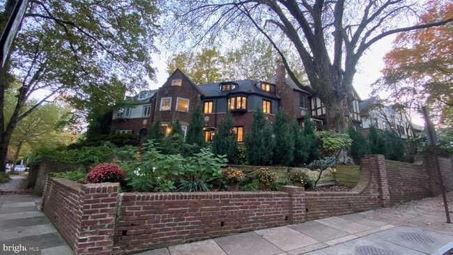 Building Photo - 4402 Reservoir Rd NW