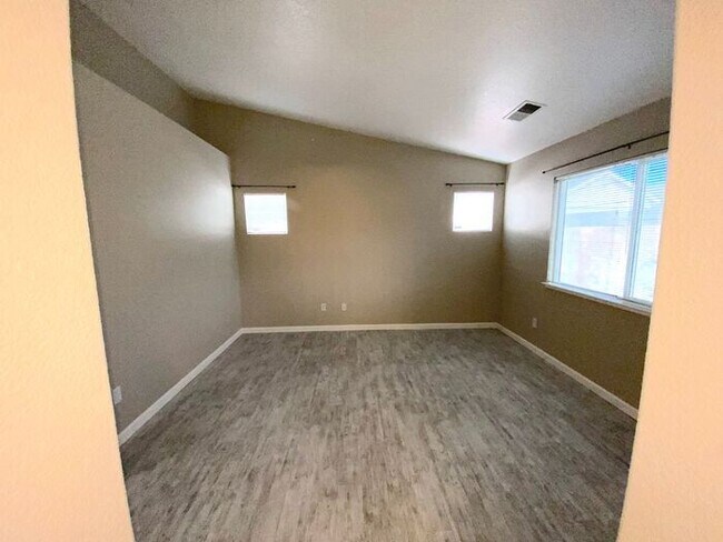 Building Photo - Sky Vista in Stead - Single Story Home with Fireplace and Mountain Views