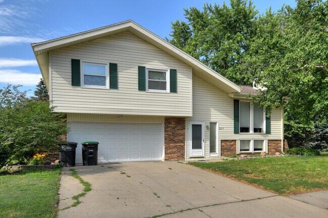 Primary Photo - 2219 N 127th Cir