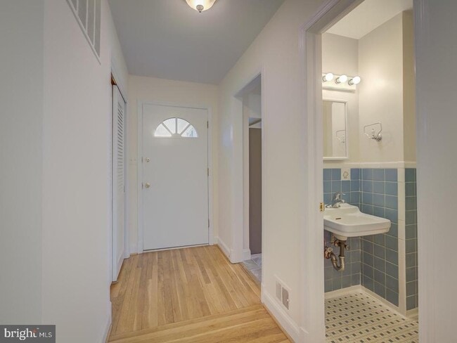 Building Photo - 31 Fort Williams Pkwy