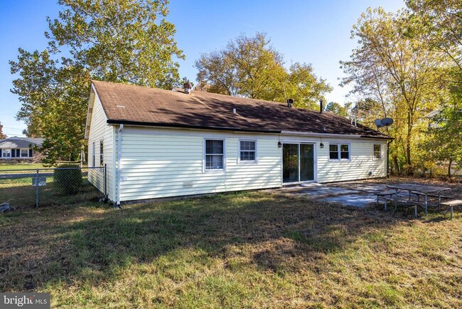 Building Photo - 15 Gallant Ln