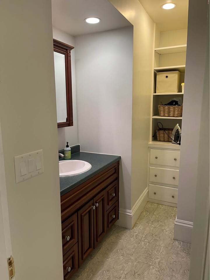 Half bath - 308 Main St