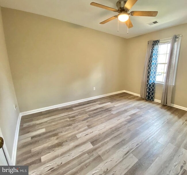 Building Photo - 10323 Hampshire Green Ave