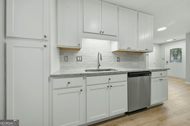 Building Photo - 210 Meadow Run
