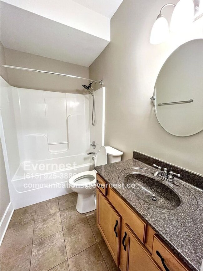 Building Photo - 5-Bedroom, 3-Bathroom Home with Modern Ame...