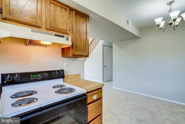 Building Photo - 7758 New Providence Dr
