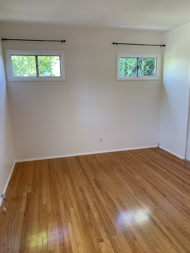 Building Photo - 10760 Russett Ave