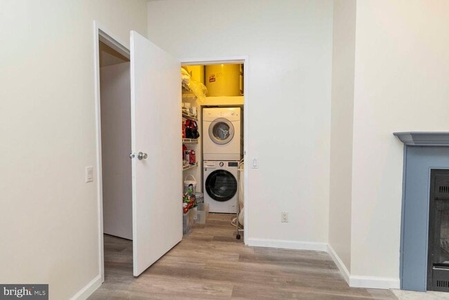 Building Photo - 102 Church St